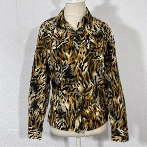 Jones New York sports 100% cotton animal print button down shirt 
▪️Size S
